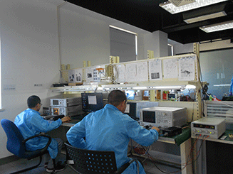 生产中心专业设备一角